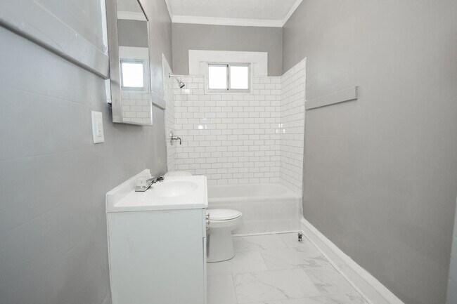 Building Photo - 217 S 11th St