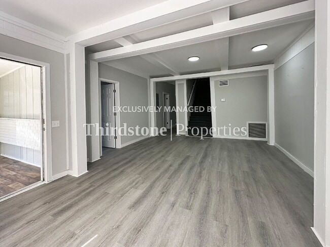 Building Photo - 856 W Palm Ave