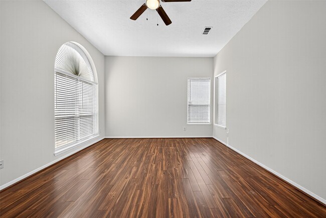 Building Photo - 15618 Edgemere Ct
