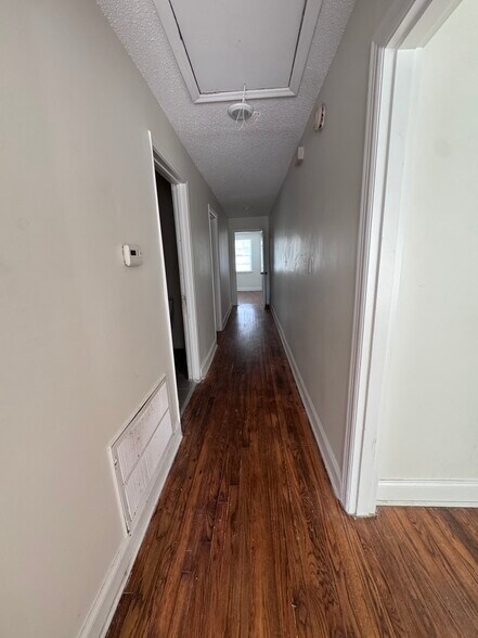 Building Photo - 2304 W 58th St