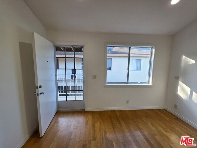 Building Photo - 1029 Pleasant View Ave