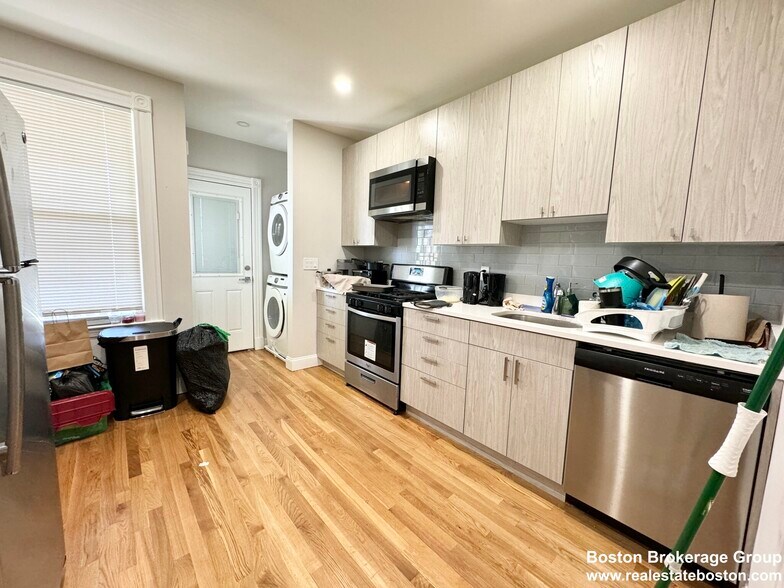 Building Photo - 30 Rawson St