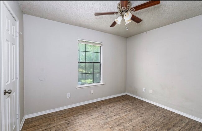 Building Photo - 4927 Miller Ave