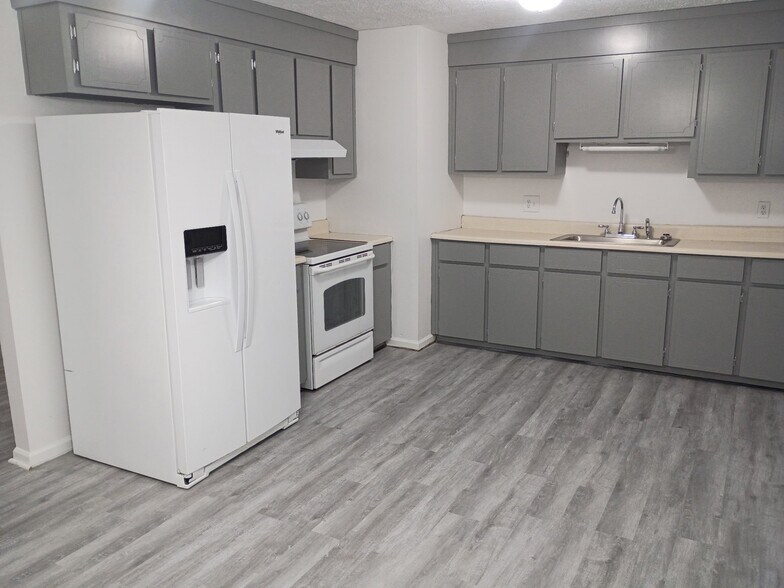 Building Photo - 14 Flint Dr