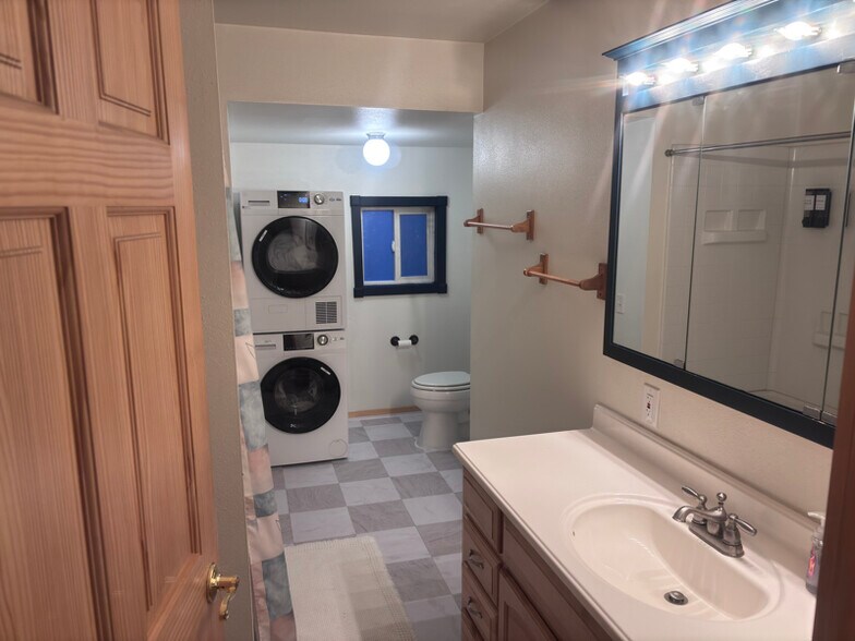 Building Photo - 139 Pine Hollow Rd