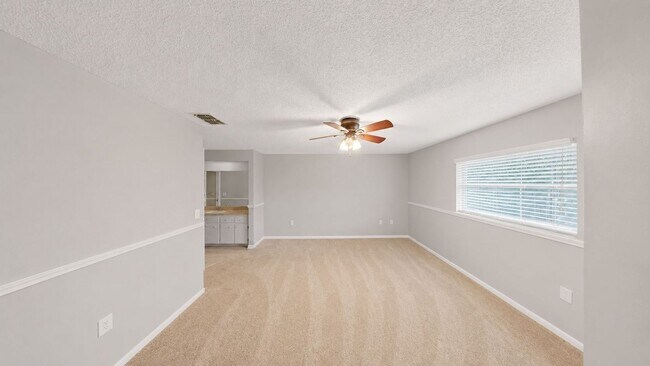 Building Photo - 2 Bedroom Home with Community Pool for Rent in Sebring, FL
