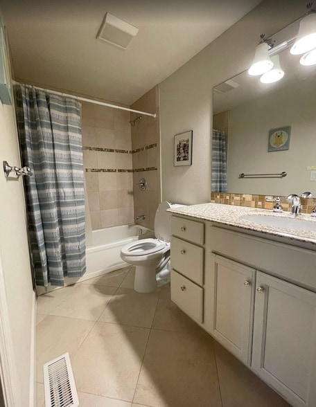 Building Photo - 13018 NE 111th Pl