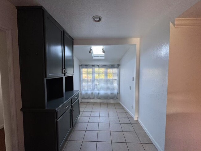 Building Photo - 1450 Meadow Ln