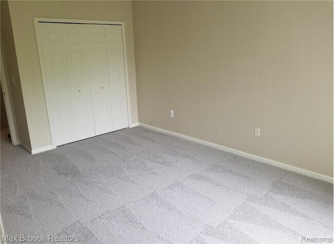 Building Photo - 924 Sandalwood Dr