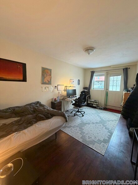 Building Photo - 15 Wallingford Rd