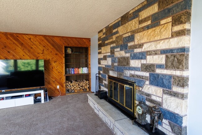 Building Photo - 2750 Greenbriar Dr