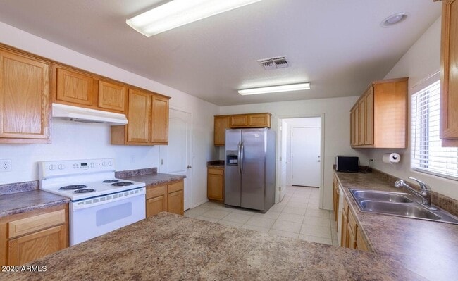 Building Photo - 37718 W Wedgewood Ave