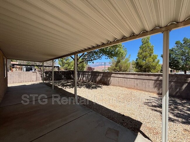 Building Photo - 2048 W 30 S