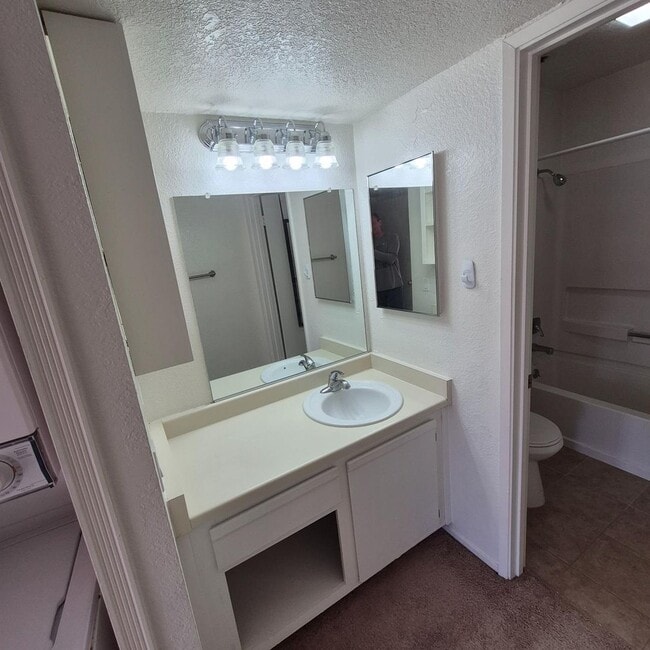 Building Photo - Affordable 1 bedroom 1 bath condo near the American River and CSUS