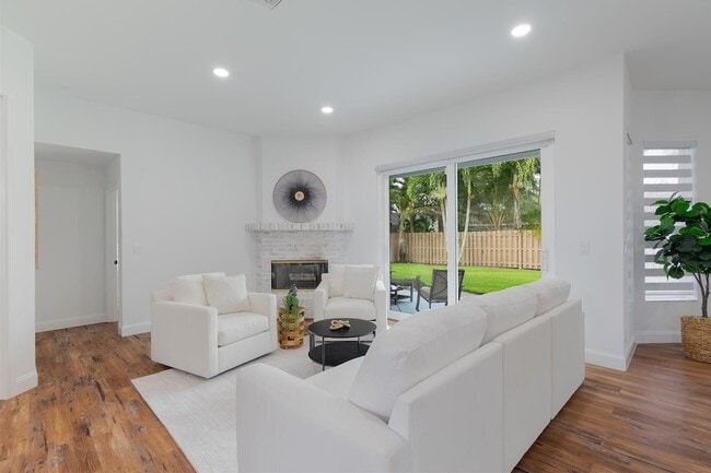 Building Photo - 13590 Jonquil Pl