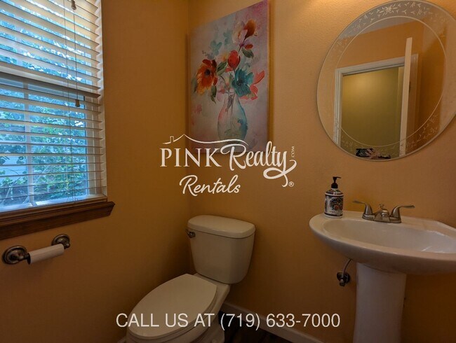 Building Photo - 8560 Avens Cir
