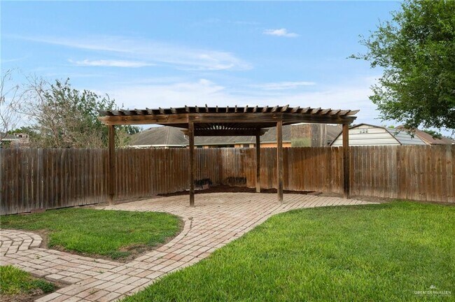 Building Photo - 616 N Dalobo Ave