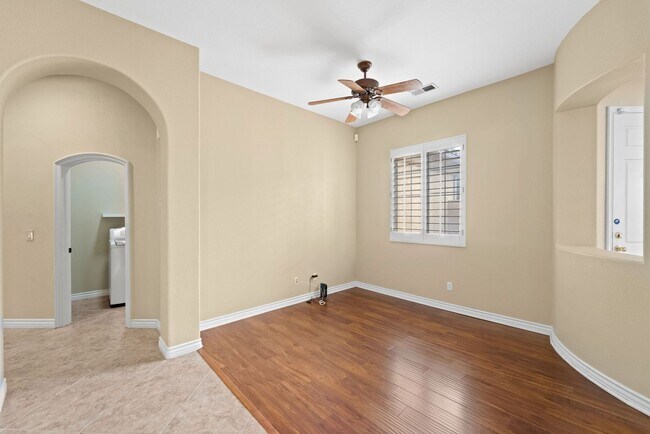 Building Photo - Beautiful & Spacious Single Level Eastlake...