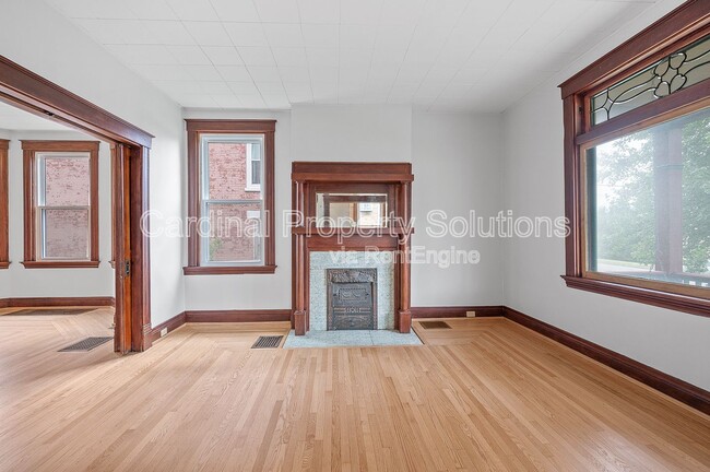 Building Photo - 3158 Montana Ave