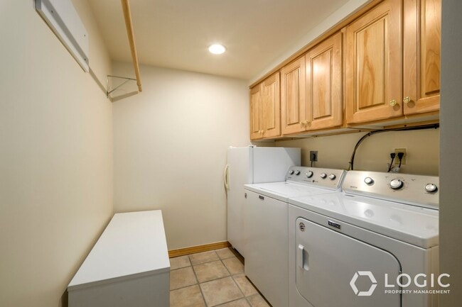Building Photo - Beautiful Home in Prime Location!