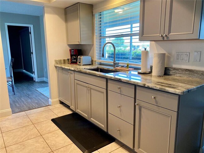 Building Photo - 6914 20th Ave W