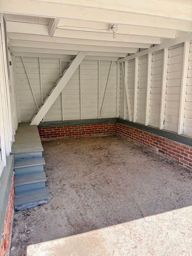 Building Photo - 104 S Fort St