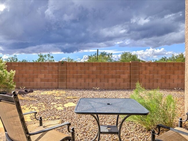 Building Photo - Beautiful 3 Bedroom Home with Office & Des...