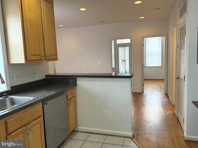 Building Photo - 1030 Fairmont St NW