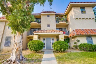 Building Photo - $99 Move In Special! (OAC) Stunning 3Bd/2B...