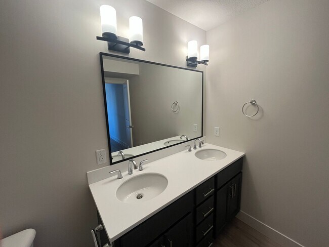 Building Photo - 1109 Vision Cir
