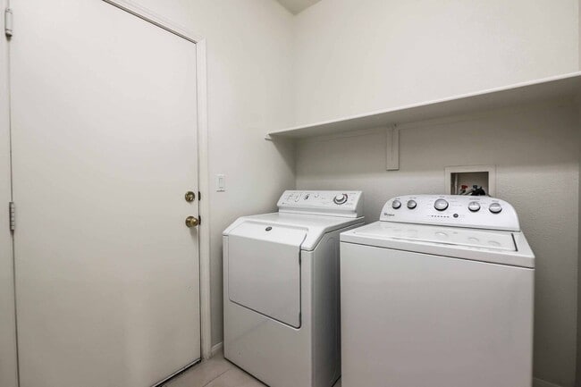 Building Photo - Shadowbrook Springs