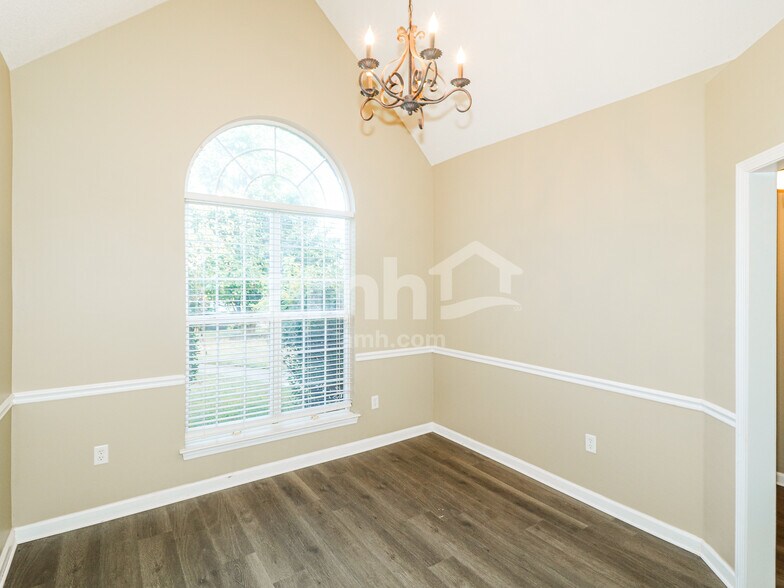 Building Photo - 5767 Kuykendall Dr