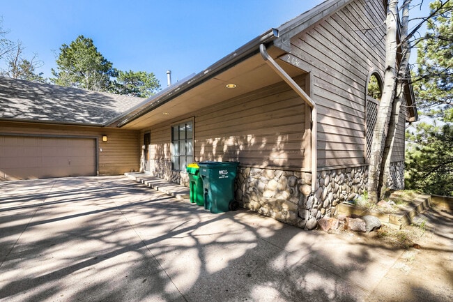 Building Photo - 21648 Mountsfield Dr