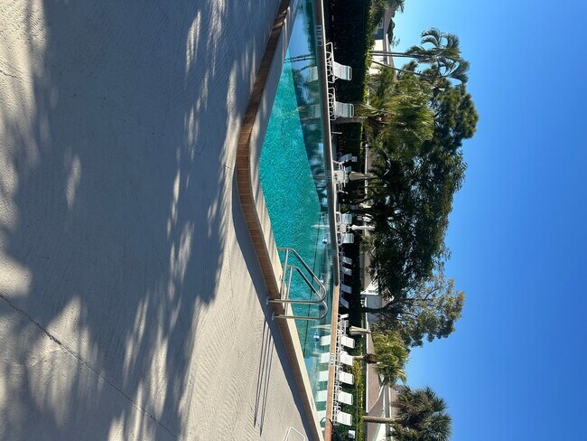 Building Photo - 2 Bedroom Condo with One Car Garage