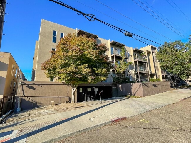 Building Photo - 425 Orange St