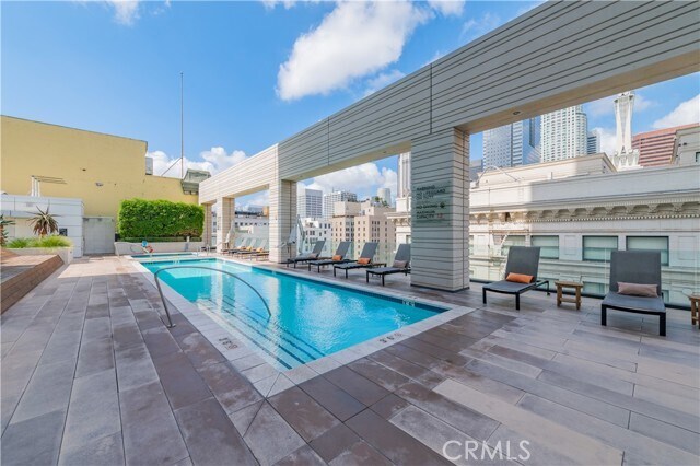 Building Photo - 400 S Broadway