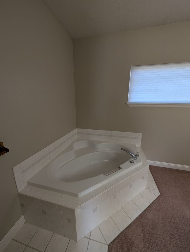 Building Photo - 1366 Delphic Way