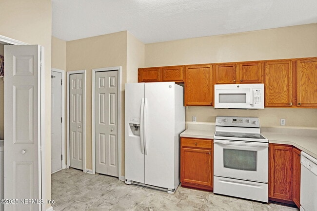 Building Photo - 1205 Southern Stream Ct