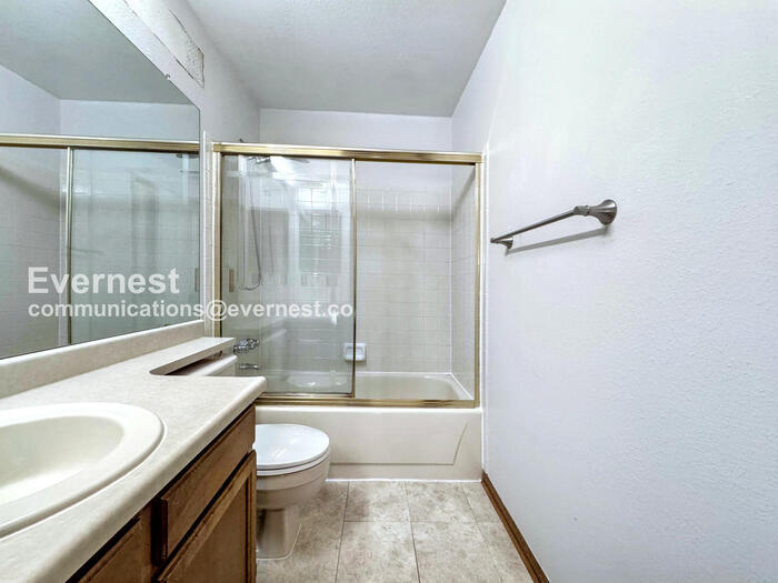 Building Photo - 7507 S Steele St