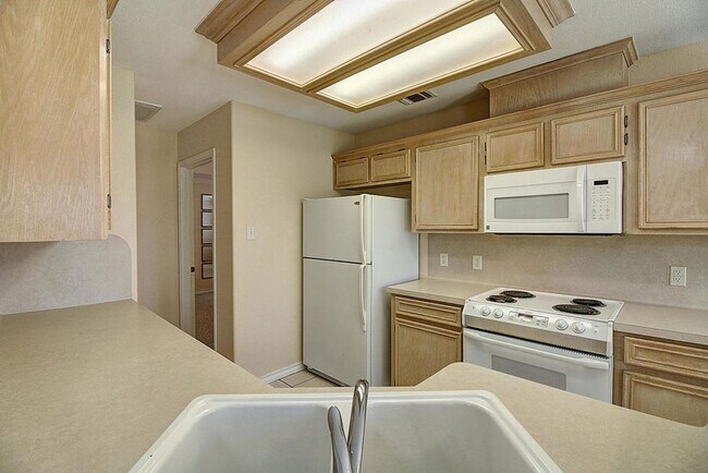 Building Photo - 3805 Julia Cir