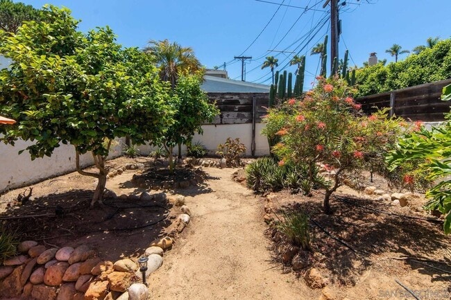 Building Photo - 3637 Hyacinth Dr