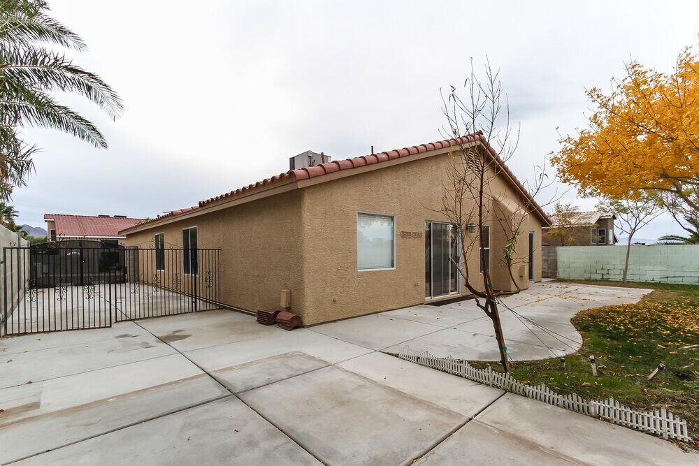 Building Photo - 932 Clubview Dr