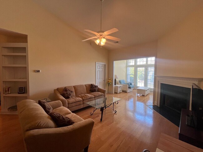 Building Photo - 1005 E Shearwater Ln