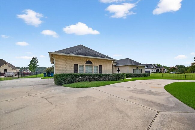 Building Photo - 31810 Edgewater Dr
