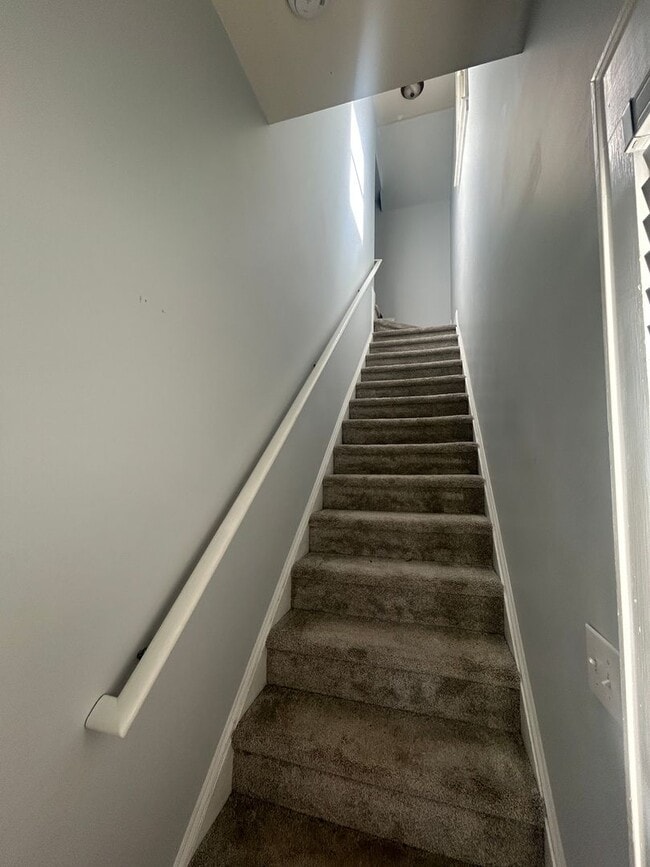 Building Photo - Beautiful 1 bed/1 bath near Duke utilities included and off street parking!