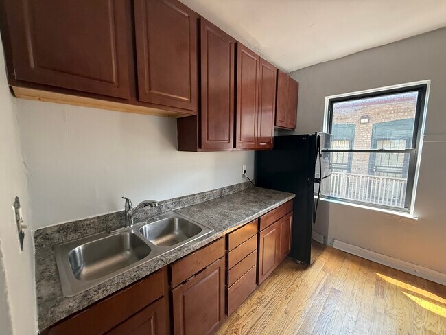 Building Photo - 5250 S Drexel Ave