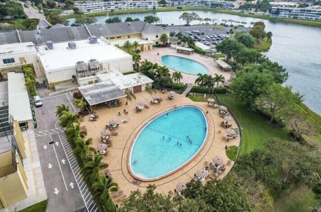 Building Photo - 359 Norwich O