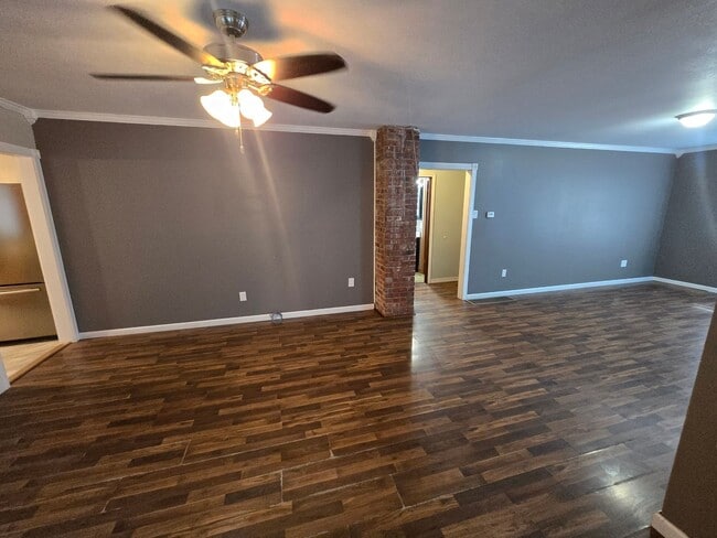 Building Photo - 3 bedroom, large privacy fenced in yard, oversized garage