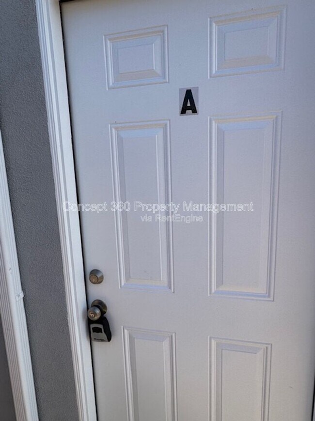 Building Photo - 318 E Heath Ln