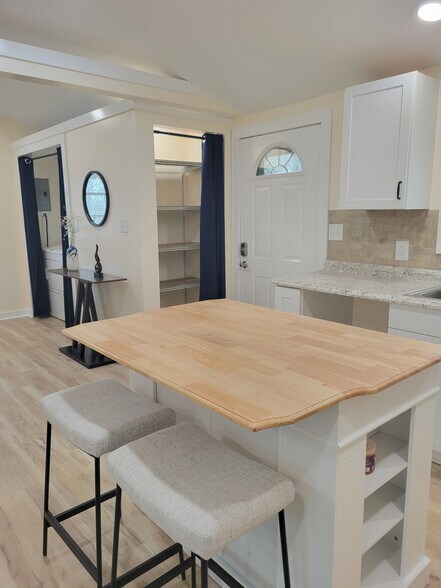 Building Photo - 381 Floatella Rd